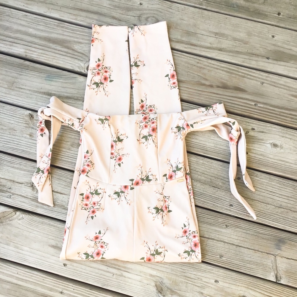 Sold Guess Kissy Off-The-Shoulder floral jumpsuit - Picture 6 of 8